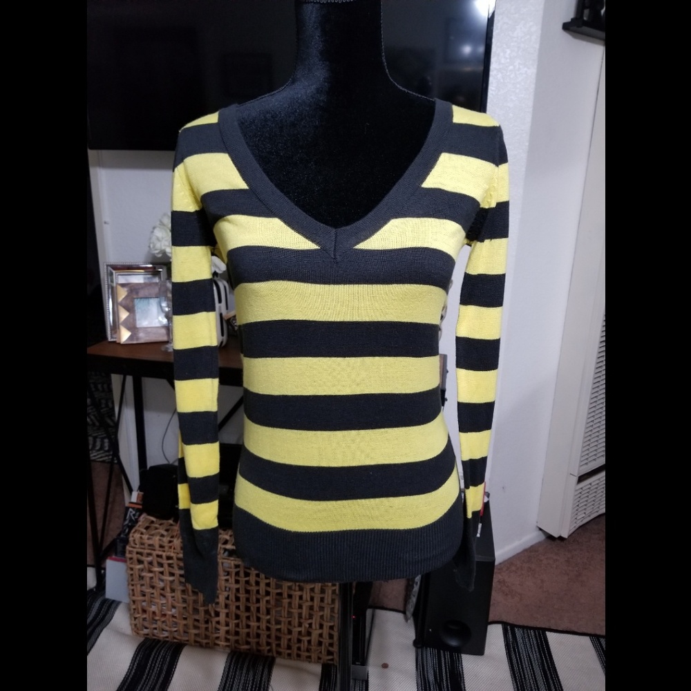 NWOT V-neck f21 sweater - Picture 1 of 1